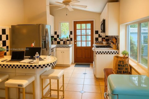 Villa ou maison à vendre à Miami, Floride: 5 chambres, 296.54 m2 № 1932144 - photo 10