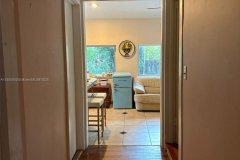 Villa ou maison à vendre à Miami, Floride: 5 chambres, 296.54 m2 № 1932144 - photo 12