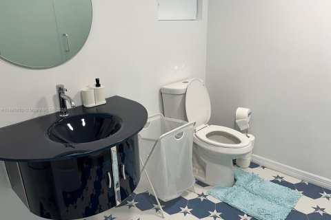 Villa ou maison à vendre à Miami, Floride: 5 chambres, 296.54 m2 № 1932144 - photo 21