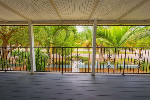 Villa ou maison à vendre à Miami, Floride: 5 chambres, 296.54 m2 № 1932144 - photo 4