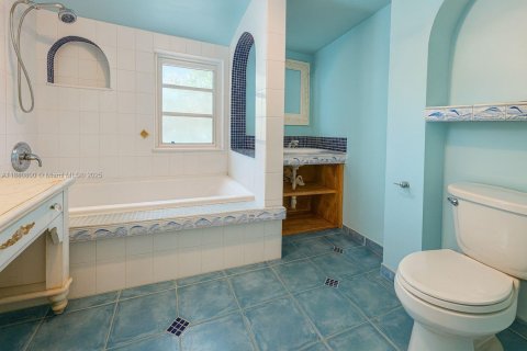 Villa ou maison à vendre à Miami, Floride: 5 chambres, 296.54 m2 № 1932144 - photo 13