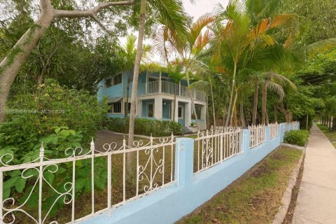Villa ou maison à vendre à Miami, Floride: 5 chambres, 296.54 m2 № 1932144 - photo 2