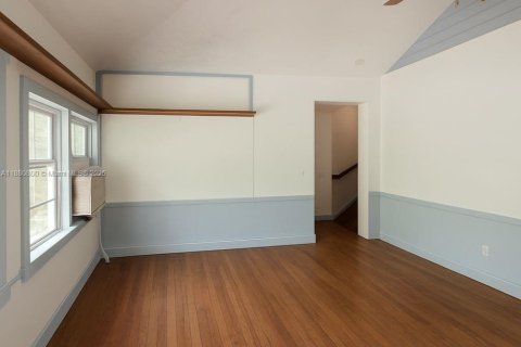 Villa ou maison à vendre à Miami, Floride: 5 chambres, 296.54 m2 № 1932144 - photo 16