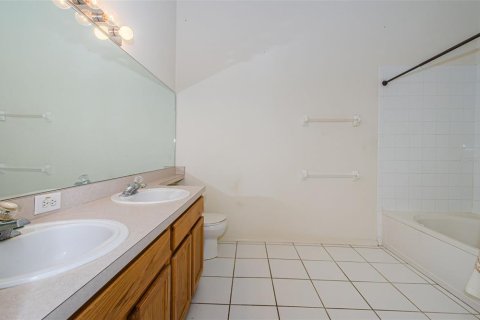 Townhouse in Wesley Chapel, Florida 2 bedrooms, 110 sq.m. № 1803947 - photo 13