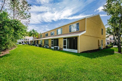 Townhouse in Wesley Chapel, Florida 2 bedrooms, 110 sq.m. № 1803947 - photo 18