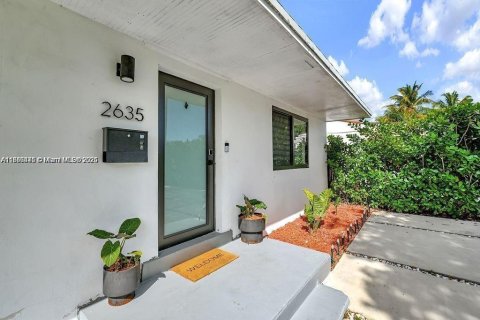 Villa ou maison à vendre à Hollywood, Floride: 2 chambres, 92.07 m2 № 2037482 - photo 6