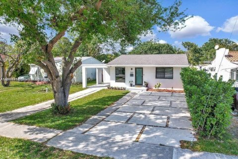 Villa ou maison à vendre à Hollywood, Floride: 2 chambres, 92.07 m2 № 2037482 - photo 2