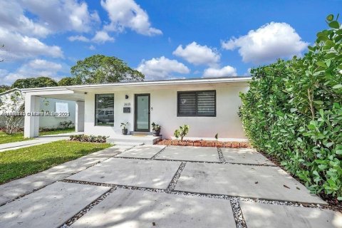 Villa ou maison à vendre à Hollywood, Floride: 2 chambres, 92.07 m2 № 2037482 - photo 5