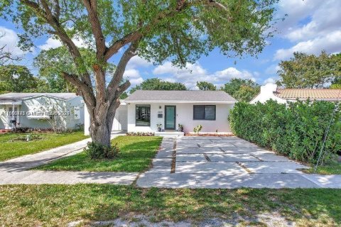 Villa ou maison à Hollywood, Floride 2 chambres, 92.07 m2 № 2037482