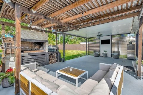 Villa ou maison à vendre à Hollywood, Floride: 2 chambres, 92.07 m2 № 2037482 - photo 29