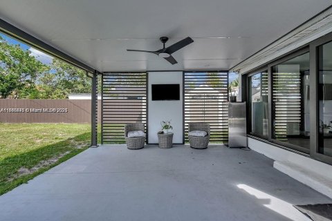 Villa ou maison à vendre à Hollywood, Floride: 2 chambres, 92.07 m2 № 2037482 - photo 26