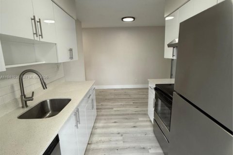 Villa ou maison à louer à North Lauderdale, Floride: 3 chambres, 106.84 m2 № 1999750 - photo 17