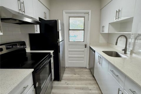 Villa ou maison à louer à North Lauderdale, Floride: 3 chambres, 106.84 m2 № 1999750 - photo 2