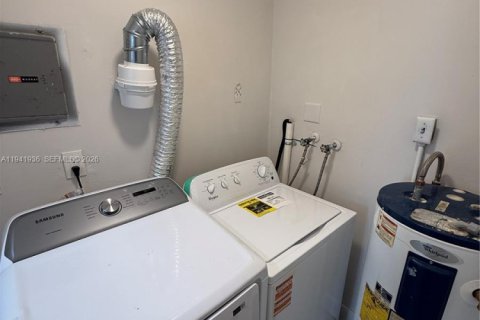 Villa ou maison à louer à North Lauderdale, Floride: 3 chambres, 106.84 m2 № 1999750 - photo 11