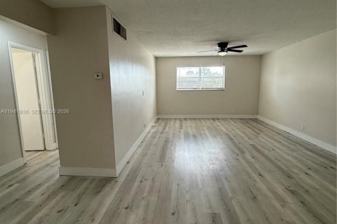 Villa ou maison à louer à North Lauderdale, Floride: 3 chambres, 106.84 m2 № 1999750 - photo 3