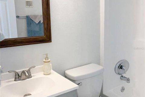 Condo in Port Richey, Florida, 1 bedroom № 2275524 - photo 17