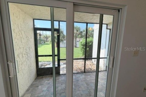 Condo in Port Richey, Florida, 1 bedroom № 2275524 - photo 20
