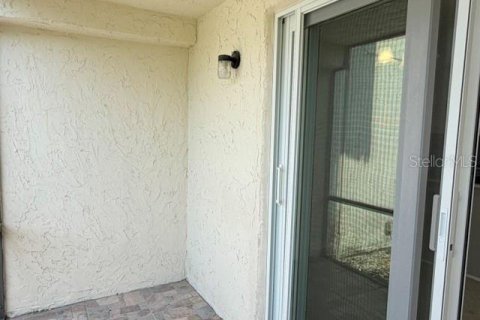 Condo in Port Richey, Florida, 1 bedroom № 2275524 - photo 23