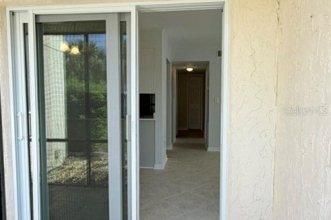 Condo in Port Richey, Florida, 1 bedroom № 2275524 - photo 22