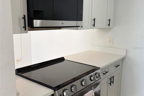 Condo in Port Richey, Florida, 1 bedroom № 2275524 - photo 12
