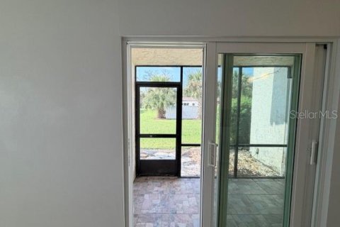 Condo in Port Richey, Florida, 1 bedroom № 2275524 - photo 19