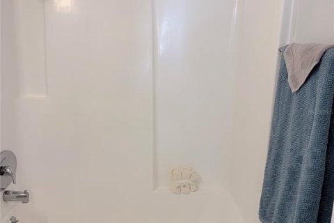 Condo in Port Richey, Florida, 1 bedroom № 2275524 - photo 18