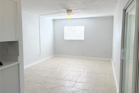Condo in Port Richey, Florida, 1 bedroom № 2275524 - photo 6