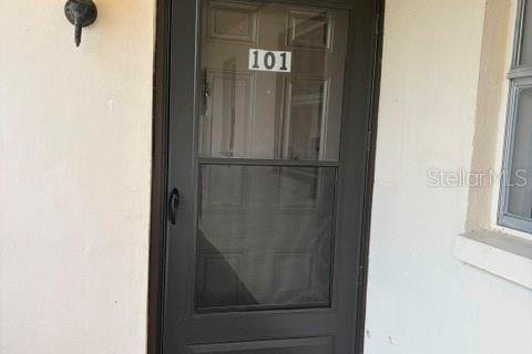 Condo in Port Richey, Florida, 1 bedroom № 2275524 - photo 2