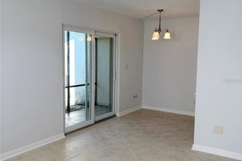 Condo in Port Richey, Florida, 1 bedroom № 2275524 - photo 5