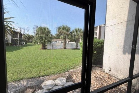 Condo in Port Richey, Florida, 1 bedroom № 2275524 - photo 21