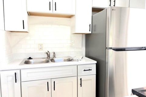 Condo in Port Richey, Florida, 1 bedroom № 2275524 - photo 11