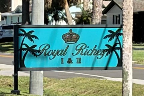 Condo in Port Richey, Florida, 1 bedroom № 2275524 - photo 4