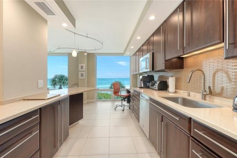 Condo in Longboat Key, Florida, 2 bedrooms № 2291002 - photo 16