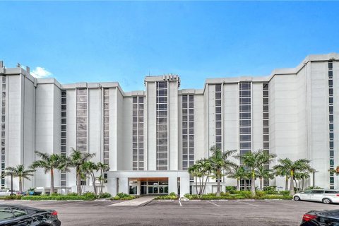 Condo in Longboat Key, Florida, 2 bedrooms № 2291002 - photo 3