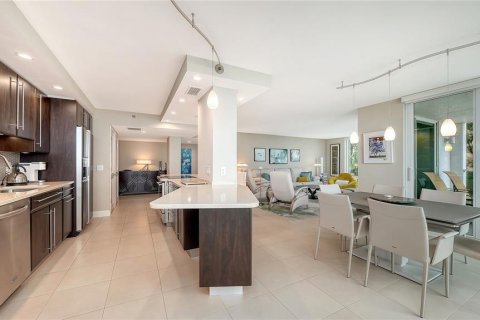 Condo in Longboat Key, Florida, 2 bedrooms № 2291002 - photo 14