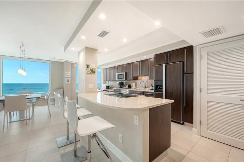 Condo in Longboat Key, Florida, 2 bedrooms № 2291002 - photo 18