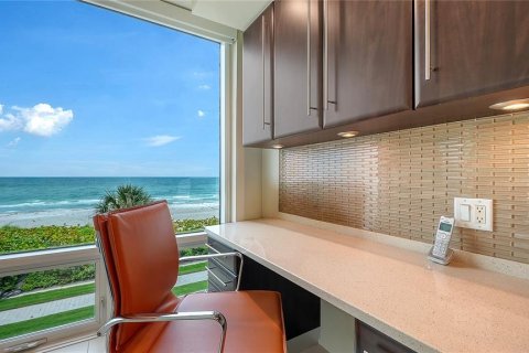 Condo in Longboat Key, Florida, 2 bedrooms № 2291002 - photo 17
