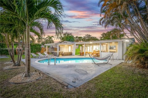 House in Hollywood, Florida 3 bedrooms, 179.3 sq.m. № 2170731