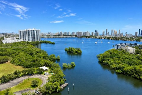 Copropriété à vendre à North Miami Beach, Floride: 3 chambres, 144.65 m2 № 2249950 - photo 17