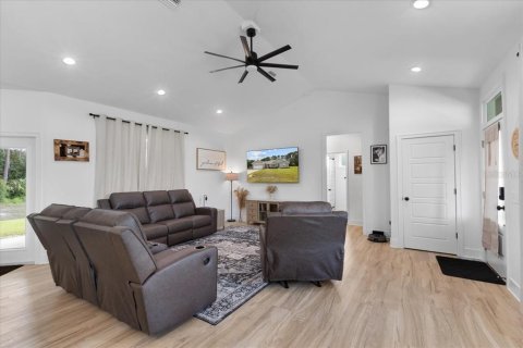 House in Trenton, Florida 3 bedrooms, 142.51 sq.m. № 1798657 - photo 3