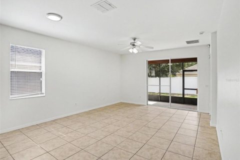 Villa ou maison à vendre à Apopka, Floride: 4 chambres, 185.9 m2 № 2197287 - photo 4