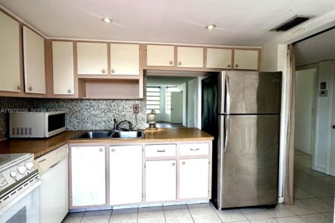 Condominio en venta en Miami, Florida, 1 dormitorio, 83.43 m2 № 2041921 - foto 3