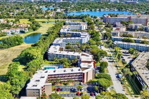 Copropriété à vendre à Miami, Floride: 1 chambre, 83.43 m2 № 2041921 - photo 2
