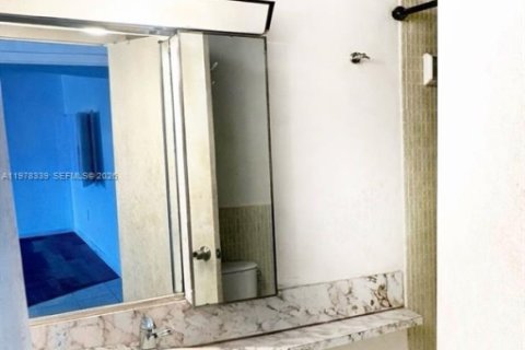 Condominio en venta en Miami, Florida, 1 dormitorio, 83.43 m2 № 2041921 - foto 8