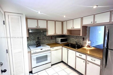 Condominio en venta en Miami, Florida, 1 dormitorio, 83.43 m2 № 2041921 - foto 4