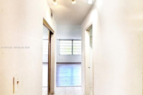 Condominio en venta en Miami, Florida, 1 dormitorio, 83.43 m2 № 2041921 - foto 7