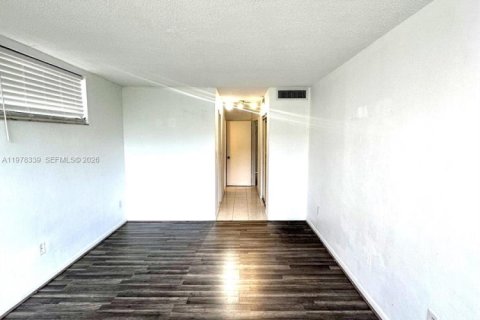 Condominio en venta en Miami, Florida, 1 dormitorio, 83.43 m2 № 2041921 - foto 6