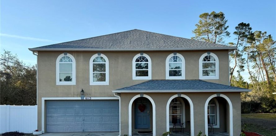 Villa ou maison à Spring Hill, Floride 4 chambres, 279.82 m2 № 1544227