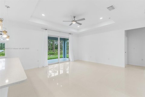 House in Lehigh Acres, Florida 3 bedrooms, 160.72 sq.m. № 1936401 - photo 9