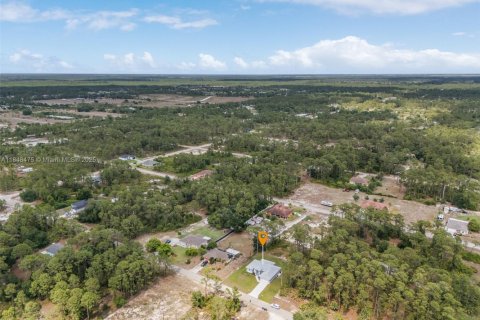 House in Lehigh Acres, Florida 3 bedrooms, 160.72 sq.m. № 1936401 - photo 14